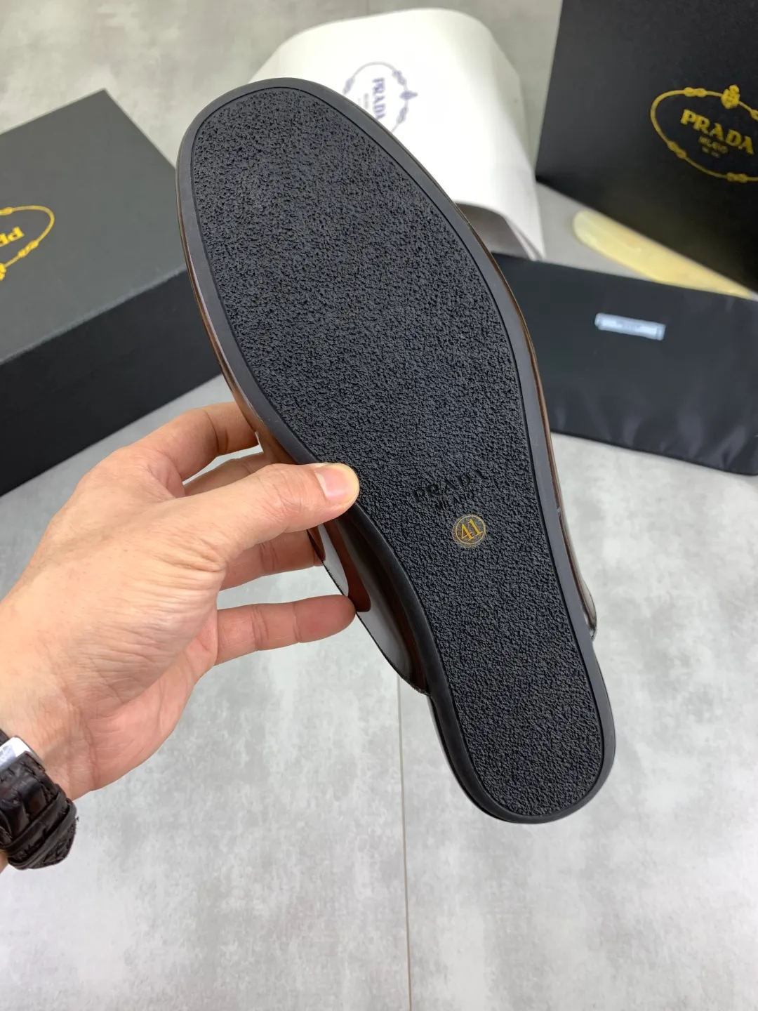 Men's shoes 💰P600 new style 💰 💎💎💎 water dyed cowhide original quality PRADA —🆘.Prada Original order purchase, high-end business leather shoes, fabric: Made of Italian imported calfskin with color-brushed edges➕water-dyed cow lining/cowhide lining➕Specially available original outsole, fine workmanship, real product^_^photographed🎬size: 39-44 (38 45 custom-made)